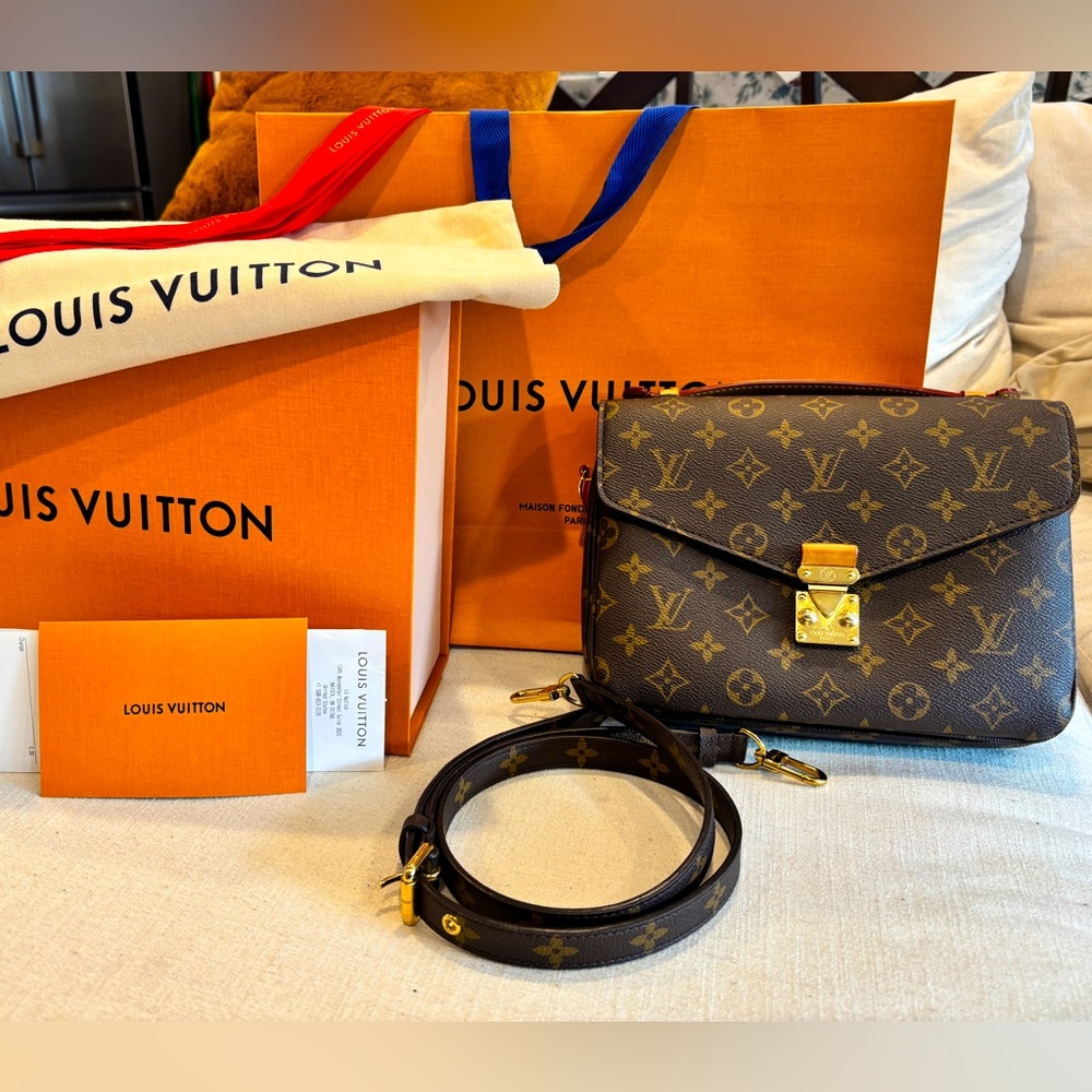 2024 Louis Vuitton Pochette Métis in Classic Monogram, Pre-loved